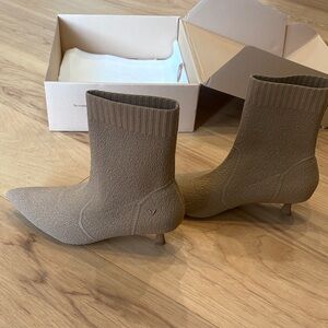 VIVAIA Elegant Tan Kitten Heel Ankle Boots